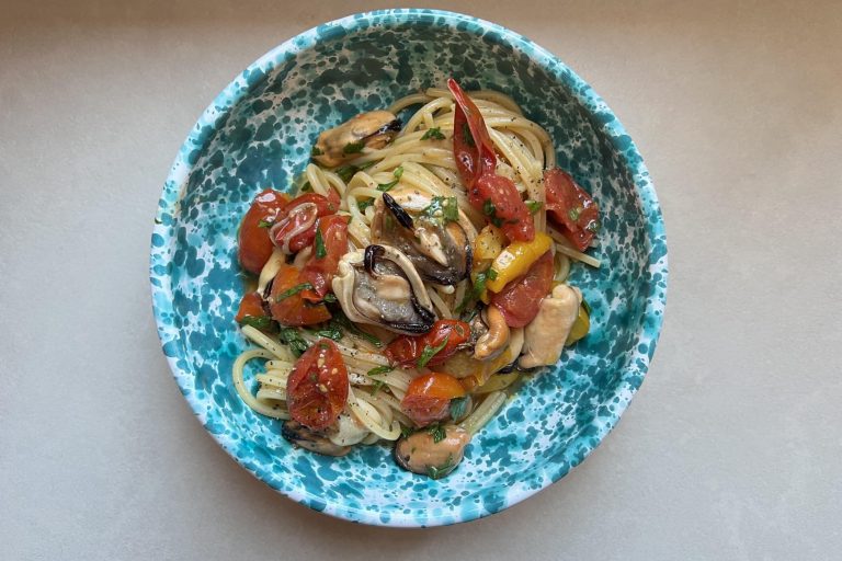 Spaghetti datterino e cozze: il primo di mare facile e veloce che tutti amano