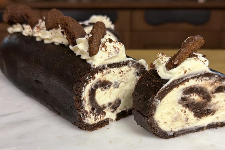 Rotolo al cioccolato senza cottura: con ripieno cremoso di panna e mascarpone