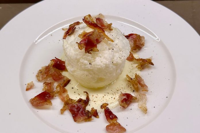 Uovo nuvola alla carbonara