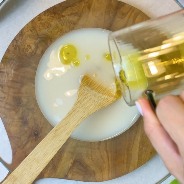 Focaccia all’olio EVO con olive e pomodorini step1