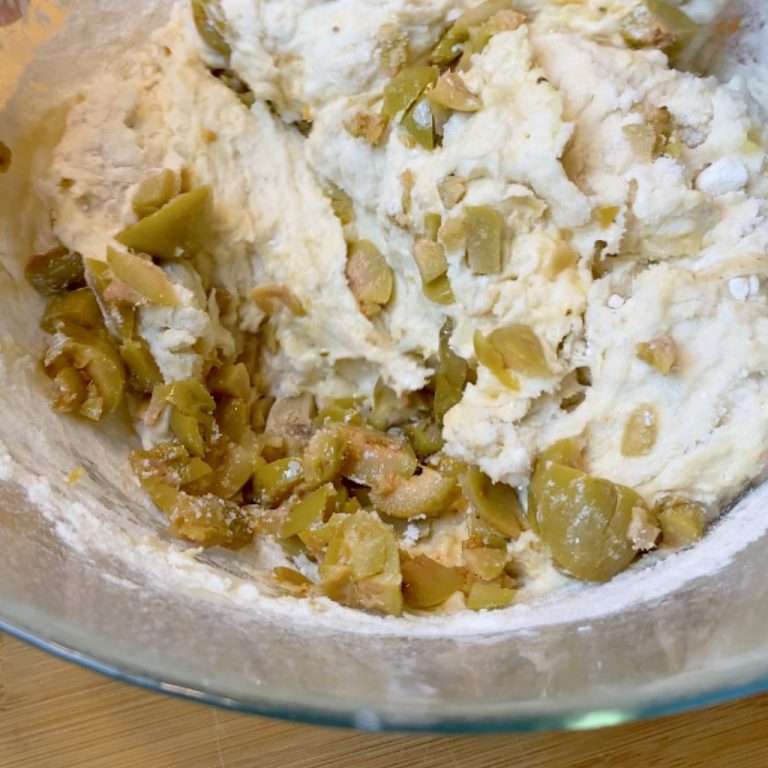 Focaccia all’olio EVO con olive e pomodorini step2