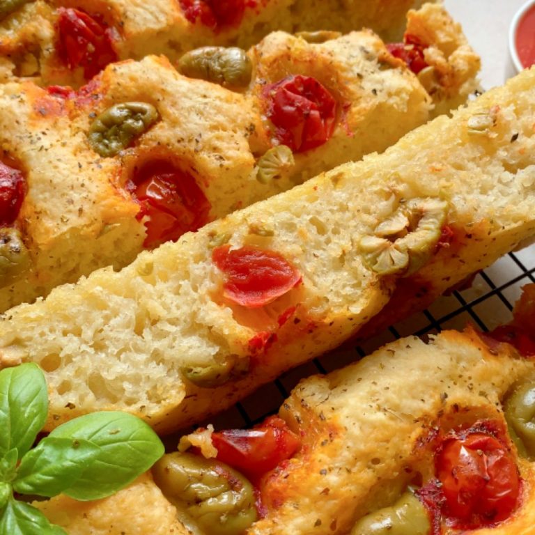 Focaccia all’olio EVO con olive e pomodorini step7
