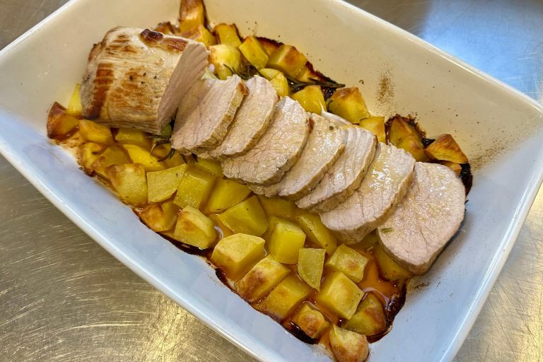 Arrosto di vitello con patate al forno: la ricetta classica alla portata di tutti