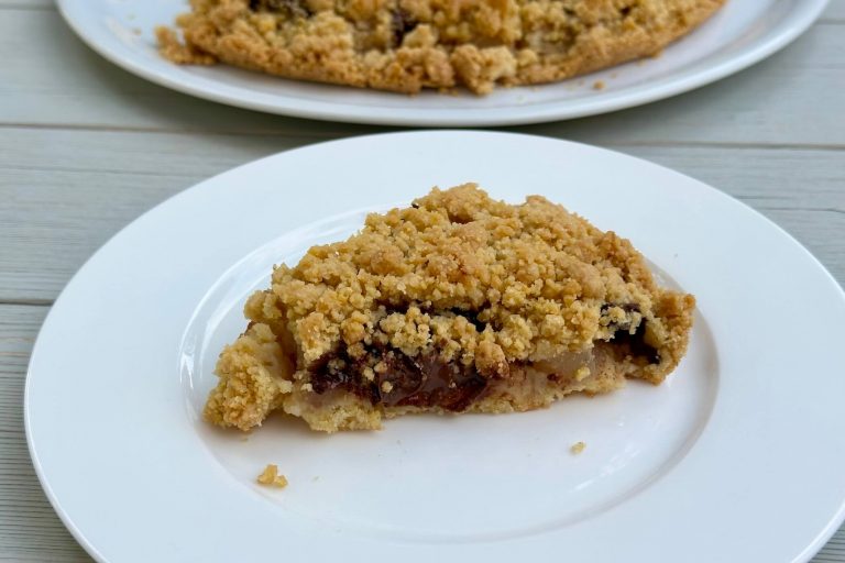 Sbriciolata pere e cioccolato, il dolce  facile per l’autunno