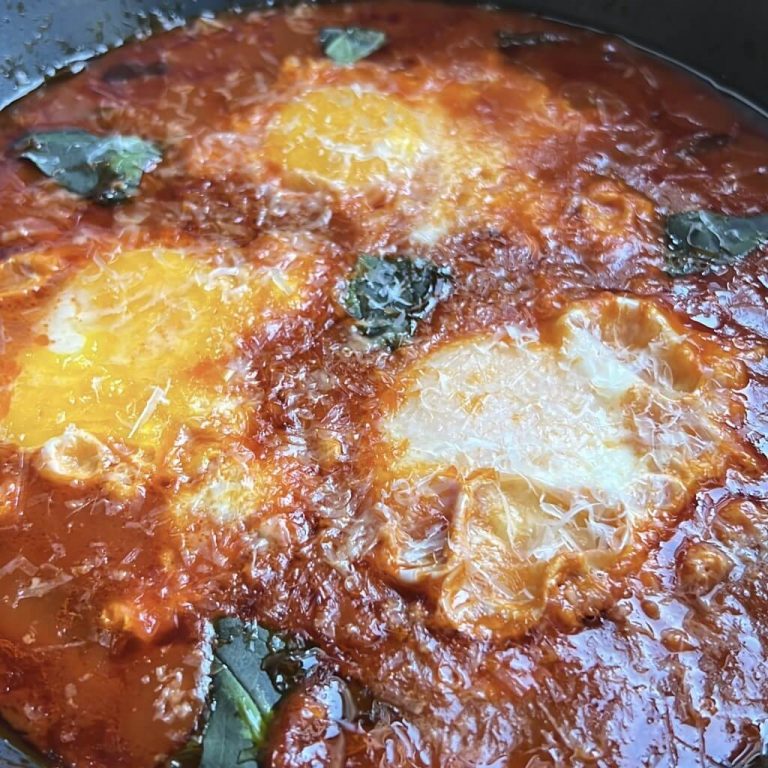 Uova in purgatorio e nduja step 4