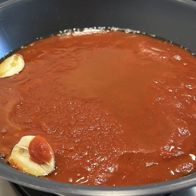 Uova in purgatorio e nduja step1