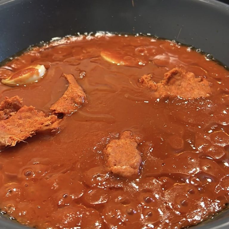 Uova in purgatorio e nduja step 2